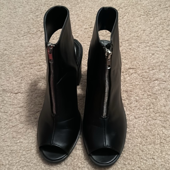 Charlotte Russe Varsity Booties Size 9 Color Black Silver - Picture 1 of 14